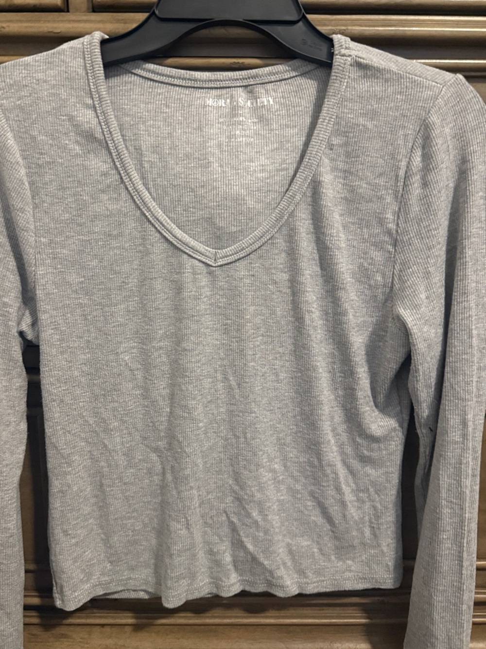 Women’s Light Gray Ribbed V-Neck Long Sleeve Top